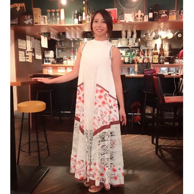 佐々木みえさんのインスタグラム写真 - (佐々木みえInstagram)「お洋服屋さんですが、昼呑みもできちゃう異業種合体SHOP @funkincvintage_osaka.horie  に来ました！！ 昼呑みしながらショッピング〜 私好みのオシャレな服がたくさん(^^) 試着もしましたよ！！ 楽しかった！  #funkincvintage #昼呑みふぁんく #大阪昼飲み　#堀江　#ファッション　#大阪グルメ #pr #コラボベース  #居酒屋 #おでん #日本酒 #串 #osaka #串カツ #串かつ #串揚げ #服 #fashion #ファッション #コーデ #アパレル #買い物 #個性 #デザイナー」9月11日 18時01分 - ruby.sasamin