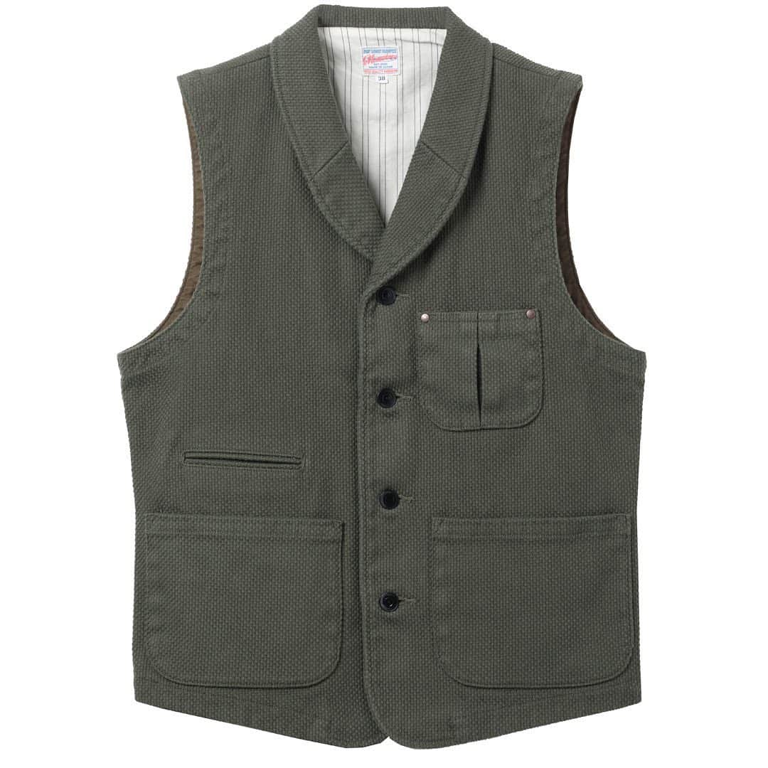 momotarojeansのインスタグラム：「04-042 Sashiko shawl collar vest  #kojima #kurashiki #okayama #jeans #denim #denimday #denimporn #denimhead #selvedge #selvage #selvedgedenim #selvedgeforum #denimevolution #selvedgemurah #unionspecial #goingtobattle #madeinjapan #japanesedenim #fading #naturalfading #madebyhand #madeinjapan #jeanslife #vintagejeans #fade #selvedge #mensweardaily」
