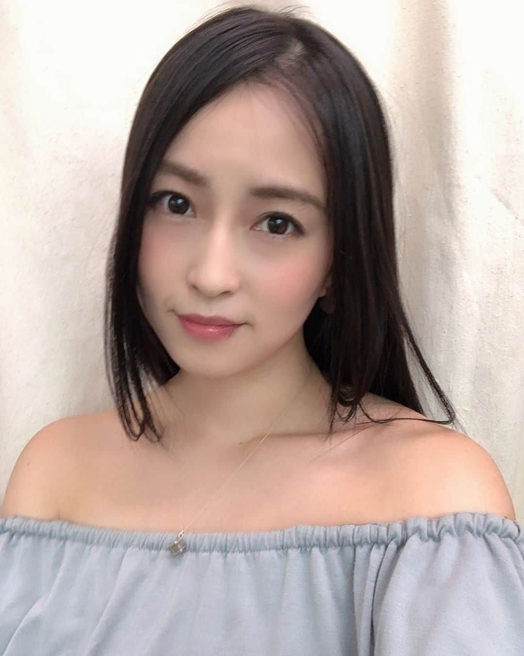 薄井しお里さんのインスタグラム写真 - (薄井しお里Instagram)「2日連続ノーパンティでした。 緊張した🥰❤️ #グラビア #グラビアアイドル #元局アナ #局アナ #アナウンサー #フリーアナウンサー #ノーパンティ #むんにゅり #セクシー #黒髪ロング #緊張」9月11日 16時43分 - shiori.uuu