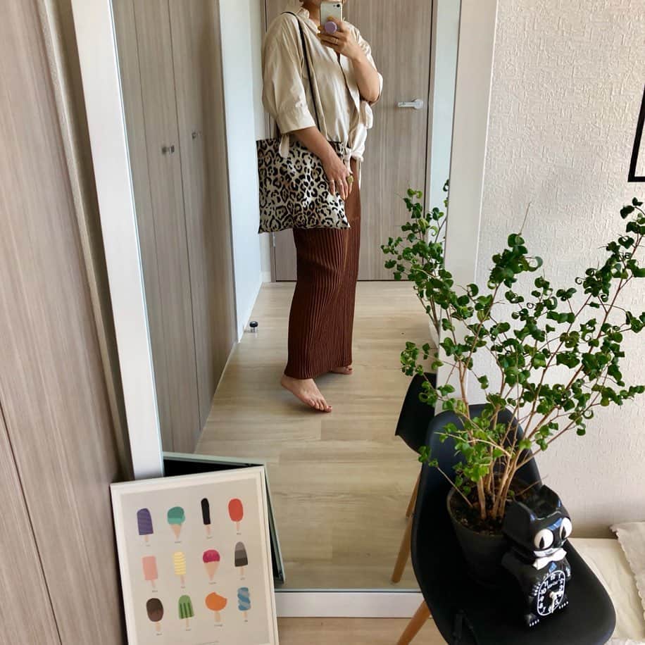 ◆miki◆さんのインスタグラム写真 - (◆miki◆Instagram)「* * 🌰🌰🌰 * 昨日は30℃で今日は21℃ いやいやいや寒暖差激しくて 身体おかしなるて(⊙ꇴ⊙) 夜はもっと冷え込みそうなので 毛布引っ張りだそうかな😉 * 栗色ロンスカは三井で80パーoffで破格やった もう80パーoffとか利益ないよねw べローンて伸びるしめちゃ楽！ ヘビロテの予感であります ありがとうアーバンさん * 暑かったので 昨日は @gyugyugyu_lme を装着 そういえば結構痛かった腰痛が 気付けば治っていた コレのお陰かしら♡ * #母ちゃんのootd #ママコーデ #ママファッション #アラサーコーデ #アラサーファッション #秋コーデ #秋ファッション #autumn #ギュギュギュ #骨盤補正」9月11日 16時43分 - gold______star