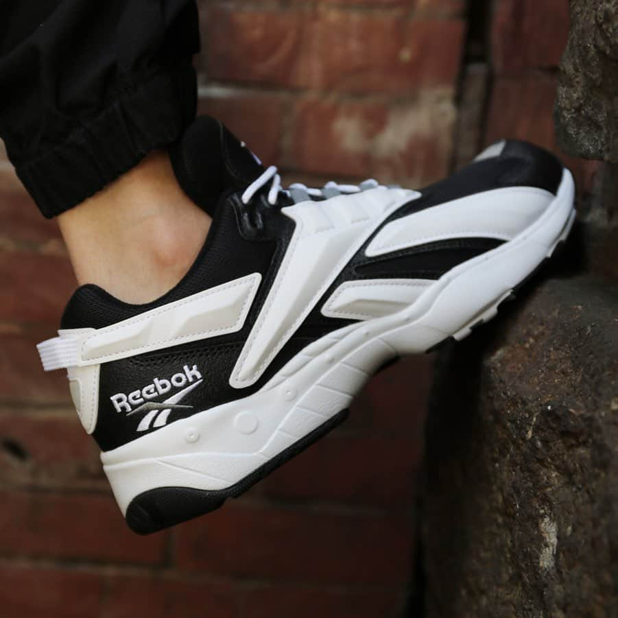 KICKS LAB. [ Tokyo/Japan ]さんのインスタグラム写真 - (KICKS LAB. [ Tokyo/Japan ]Instagram)「REEBOK l "INTVL 96" Black/White/True Grey l Available on the September 13th in Store. #KICKSLAB #キックスラボ @reebokclassics @reebokclassicjp」9月11日 16時45分 - kickslab