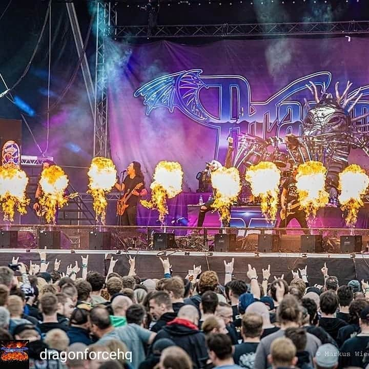 ハーマン・リさんのインスタグラム写真 - (ハーマン・リInstagram)「More dragon, more fire, more flames! More more more! What 'more' do you want to see on the upcoming new album tour? #dragonforce #hermanli #guitar #guitars #ExtremePowerMetal #tour #pyrotechnics #fire #flames」9月11日 16時46分 - hermanli