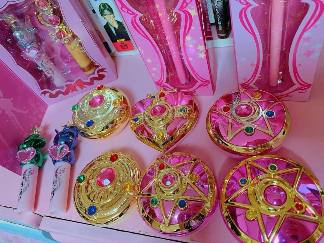 木村優さんのインスタグラム写真 - (木村優Instagram)「スタジオゴミ屋敷お片づけ中﻿ ﻿ 明日はなんと海外のテレビが取材に来ることになりました❣️ (ゴミ屋敷としての取材じゃないよ✨笑)﻿ ﻿ #myroom  #SailorMoon」9月11日 17時57分 - kimura_u