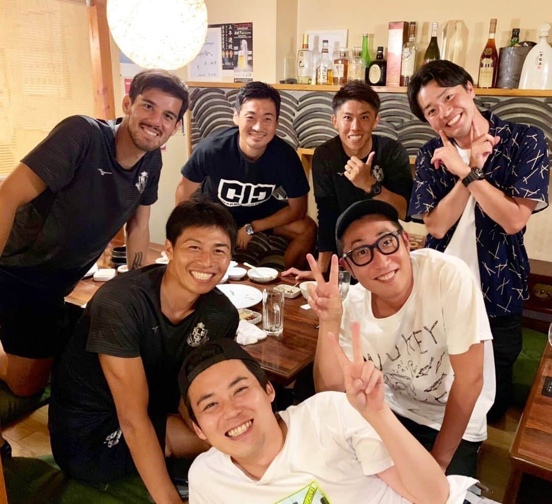 太田宏介のインスタグラム：「『ゆってぃ会』 ただただ、うるさい会。 おしゃべりが多い会。 結果、おもしろい会。 また集まろう！ @yutty52_yuta  @kumamushi_sato  @pekopa.shupei  #grampus  #千葉和彦  #長谷川アーリアジャスール  #丸山祐市  #太田宏介」