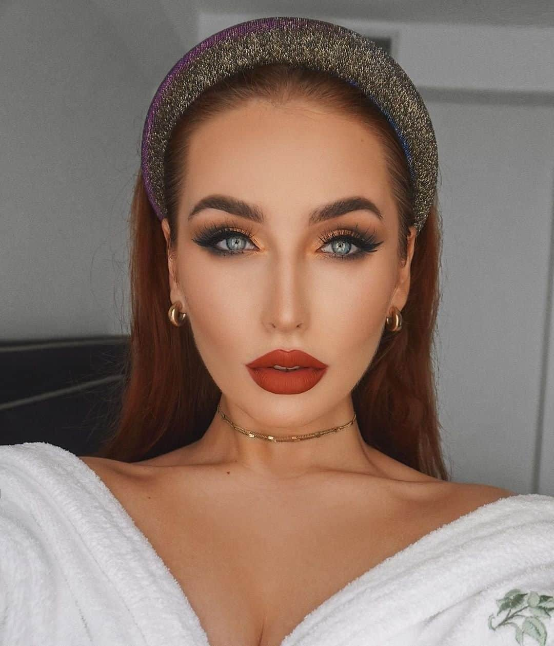 Too Facedさんのインスタグラム写真 - (Too FacedInstagram)「Leave a 😍 below if you agree @withlove.nadia's glam is EVERYTHING! She wears our Hangover Primer, Born This Way Foundation in shade Seashell, Born This Way Super Coverage Concealer in shades Snow & Praline, Born This Way Powder Foundation in shade Seashell, Diamond Fire Highlighter, Gingerbread Spice Eyeshadow Palette, Better Than Sex Eyeliner & Mascara, and Melted Matte Lipstick in shade Gingerbread Girl! ✨ #regram #toofacedambassador #toofaced」9月11日 9時00分 - toofaced