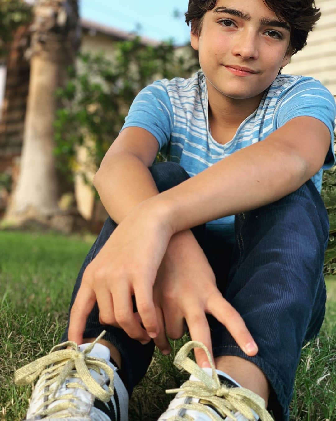 イライアス・ハーガーさんのインスタグラム写真 - (イライアス・ハーガーInstagram)「It’s time to put a foot down on cancer. September is Childhood Cancer Awareness Month. I’m swapping out my laces for gold to show my support for kids fighting cancer #LaceUpForKids #CareWearShare @solvingkidscancer」9月11日 9時04分 - eliasharger