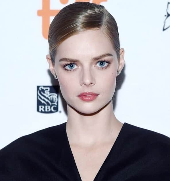 Lacy Redwayさんのインスタグラム写真 - (Lacy RedwayInstagram)「SLICKED. ✨✨ Samara Weaving ✨✨ lastnight for the premiere of #gunsakimbo  Styled by : @petraflannery  Makeup @beau_nelson  Hair by me #hairbylacyredway #samaraweaving Photo by @gettyentertainment」9月11日 9時15分 - lacyredway