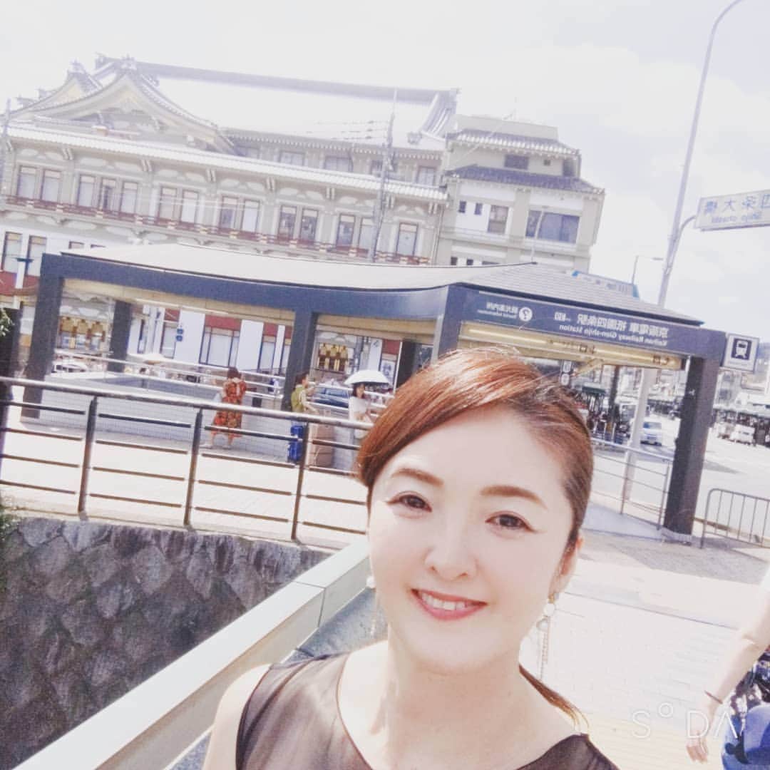 吉村玲香のインスタグラム：「【開講決定！引き寄せのコツを知ってサクサク実現する講座】  開講決定しました！ . . ○兵庫／11日（12時15分〜） ○東京／16日（15時15分〜） . . どちらも残席１名です！ . .  この講座は、これまでに 全国で開催してきています。 私のライフワークの一つ。 . .  なんと言っても、 参加者の方のその後の変化が すごすぎる！ . .  これまでに受講後に頂いたご感想は、 当日お渡しするレジュメや ブログにて掲載しています。 書ききれてないけど（汗） . .  この講座は、 引き寄せのコツの達人になって、 人生をまるっとグルッと 次元上昇させる講座ですが、 . .  エンパスなど、 人の気をもらってしまい 行きづらさを感じている方にも効果は大きいです。 . .  なぜなら、、、 その理由は講座にてお話しますね。 . . . そして、今回の講座では、　 まだ皆様にお伝えしていない、 とっておきのルートから仕入れています ２０２０年の開運のコツやグッズ＆カラーなどをお伝えするプレゼントをおつけしています！ . .  今、引き寄せ講座は、 リクエスト開催のみとなっていますので、この機会にぜひ！ . .  私のエネルギーを 浴びに来てくださいね！ . .  詳細は個別メッセ頂くか、 期間限定でプロフページにリンク貼ってますので見てくださいね！ . . #引き寄せの法則  #引き寄せのコツ  #次元上昇 #人生変えたい  #金運アップ  #開運 #夢を叶える  #なりたい自分になる」