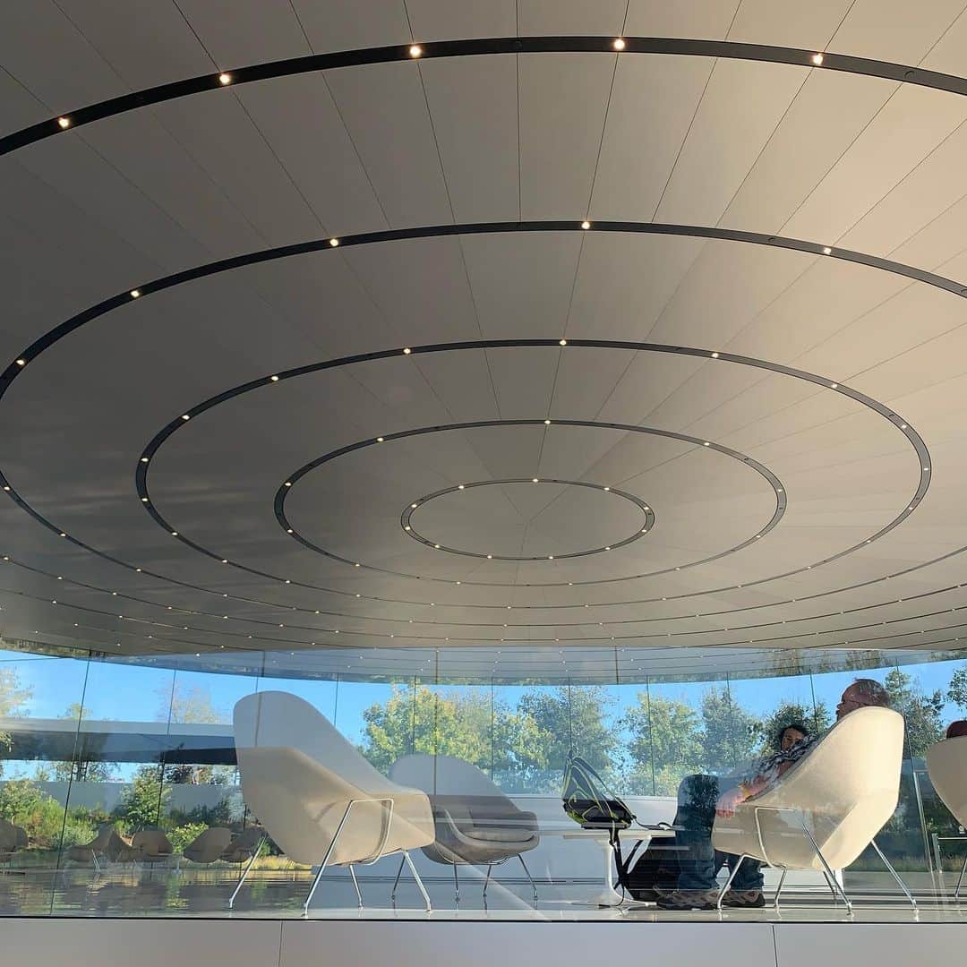 林信行のインスタグラム：「#SteveJobsTheater #tApplePark #FosterPartners  #AppleEvent」