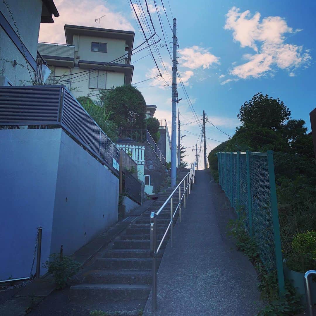 櫻井リヤのインスタグラム：「都心より空気が美味しい #階段#町田#玉川学園前」