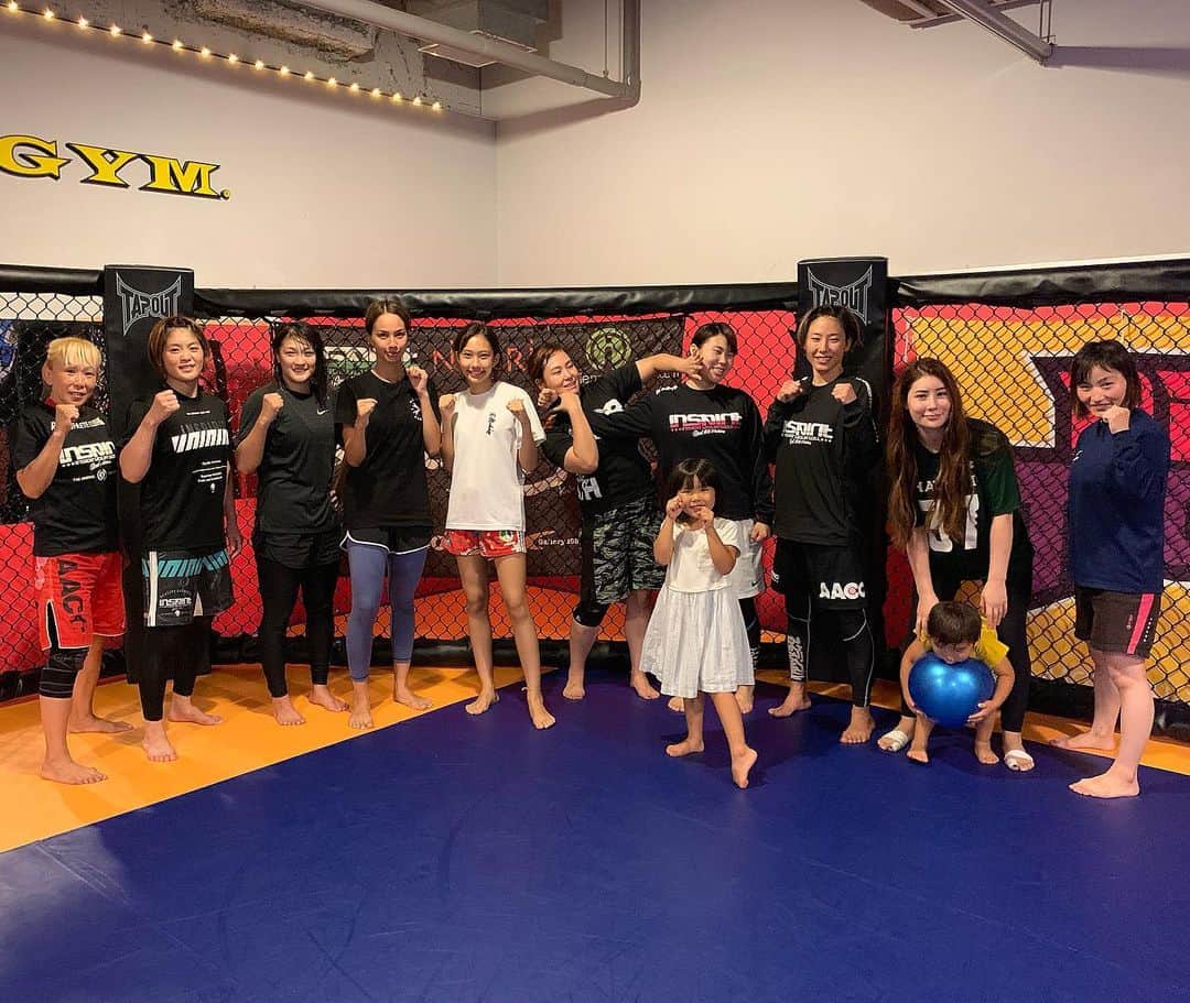 のインスタグラム：「AACC女子部MMA 今日はNew Girlたちも参加して良いトレーニングでした👍🏻 またやろう！ 試合チームは怪我ないように集中してやっていこう！ AACC female fighter’s training. Good training everyone! #aacc #aaccmma #aacc大森 #grappling #catchwrestling #nogi #無料体験できます #aacc楽しいですよー #生徒募集中 #仲間募集中  #aacc女子部 #レスリング #キャッチレスリング #総合格闘技 #女子格闘技 #femalefighter #jiujitsu #柔術 #格闘技やるならAACC #女子MMAならAACC #ココロとカラダを強くする #仲間 #team #何事も基本が大事」