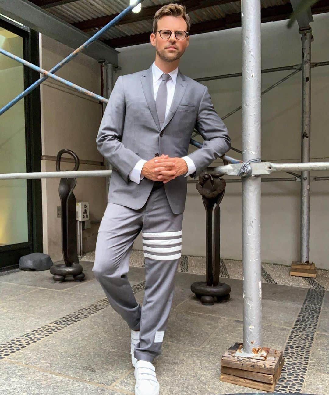 ブラッド・ゴレスキーさんのインスタグラム写真 - (ブラッド・ゴレスキーInstagram)「Having a grey-t time at #NYFW!  Suit @thombrowneny  Sneaks @primury」9月11日 10時31分 - bradgoreski