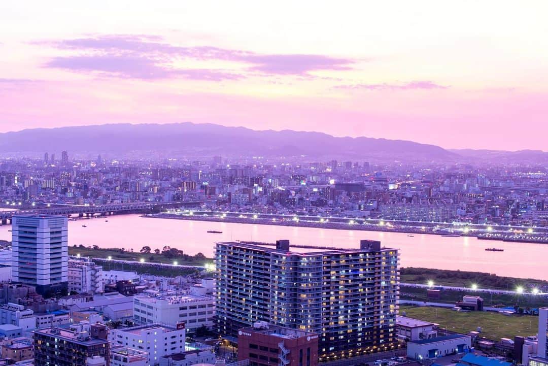 The Westin Osaka （ウェスティンホテル大阪）さんのインスタグラム写真 - (The Westin Osaka （ウェスティンホテル大阪）Instagram)「とってもきれいだった、とある日のホテル最上階からの景色。 . . ————————————————— #夕焼け #ピンク #ホテルからの景色 #淀川 #大阪 #梅田 ————————————————— ⠀ Tag @westinosaka to share your image with us. ⠀ ⠀⠀ #WestinOsaka #ウェスティンホテル大阪」9月11日 10時45分 - westinosaka
