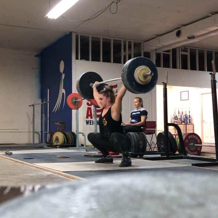 マッティ・ロジャーズのインスタグラム：「Really killed it with the angles today, but it was an emom so SORRY I wasn’t checking the cam between sets. Really solid morning training & an afternoon of fighting with this complex again 🙃 One day we’ll get along & MAYBE just maybe I’ll actually do a 3 second decent on the front squat. Excited for a rest & recovery day tomorrow after a loooonggggg day today」