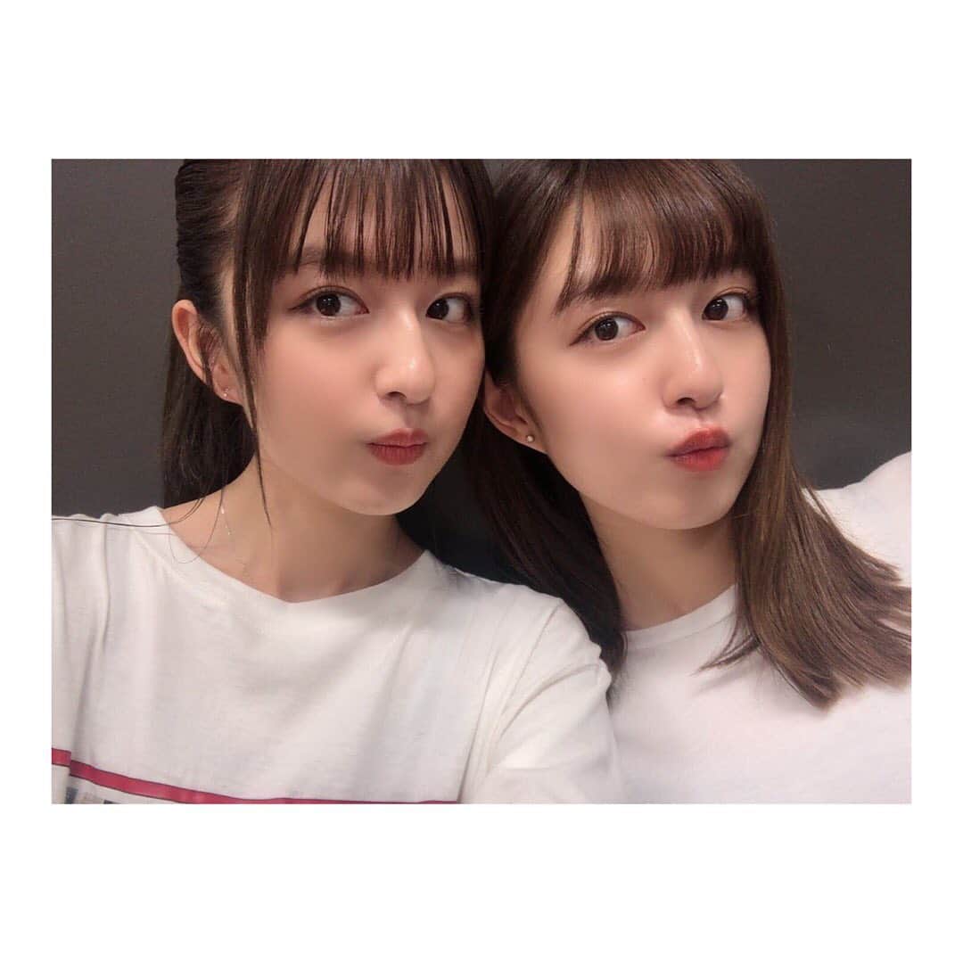 のインスタグラム：「. おはようございます🌥 8時に起きるつもりが 二人とも爆睡してて10時でした。笑 TVを見てインスタを見つけて 新しくフォローしてくださった方 ありがとうございます😢 めっちゃうれしいです！！ 今日も暑いですが、 元気に頑張っていきましょうー！ #リカリコグラム #りかりこ #双子 #twins #fashion #rikariko」