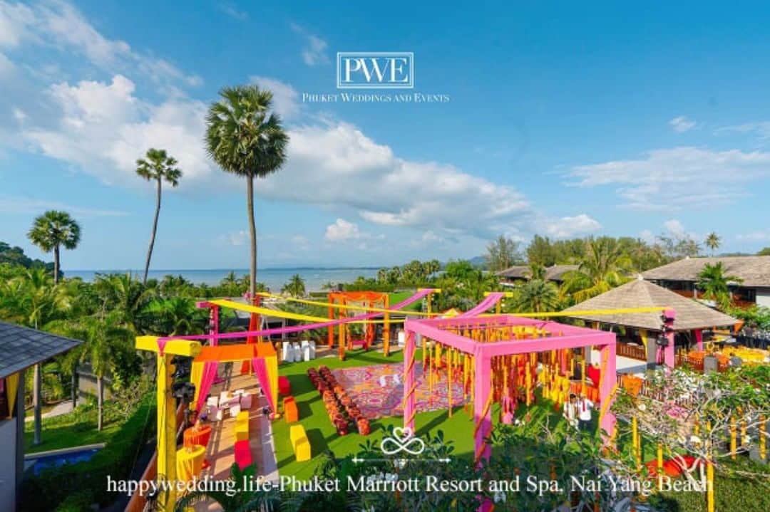 HappyWedding.Lifeのインスタグラム：「งานพิธีวิวาห์แบบไหน เราจัดการตกแต่งให้ได้อย่างสมเกียรติ  สวยงามและอบอุ่นที่ Phuket Marriott Resort and Spa, Nai Yang Beach . . Detail on 🔽 https://happywedding.life/th/vendors 🔍 @phuketmarriott_naiyang . . #Venue #weddingvenue #Thaiwedding #wedding #weddingmemories #weddingplanning #weddingthailand #weddingplanning #happywedding #happyweddingth #happyweddinglifeth #weddinginspiration #thailand #love #inspiraion #แต่งงาน #จัดงานแต่งงาน #สถานที่จัดงานแต่งงาน #สถานที่ถ่ายพรีเวดดิ้ง #พรีเวดดิ้ง #ตัดสินใจเลือกสถานที่แต่งงาน #สถานที่จัดงานแต่งแบบไทย . . ติดตามผู้ให้บริการด้านสถานที่จัดงานแต่งงาน >> #HWLvenue」