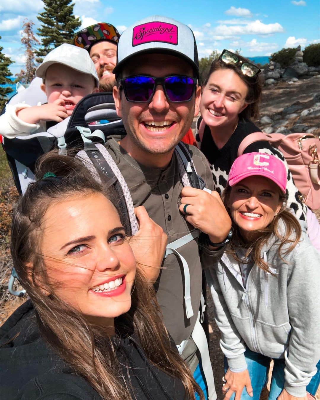 ティファニー・アルボードさんのインスタグラム写真 - (ティファニー・アルボードInstagram)「When you try to take a group selfie whilst looking directly into the sun.. #reality 🤦‍♀️😆🥴 welp, we tried 😂 Also on a scale of 1-10, how much do you think I look like my mom!? 🤷‍♀️ // Having a fun time here in Tahoe with my family 😊 #familyvacation」9月11日 11時33分 - tiffanyalvord