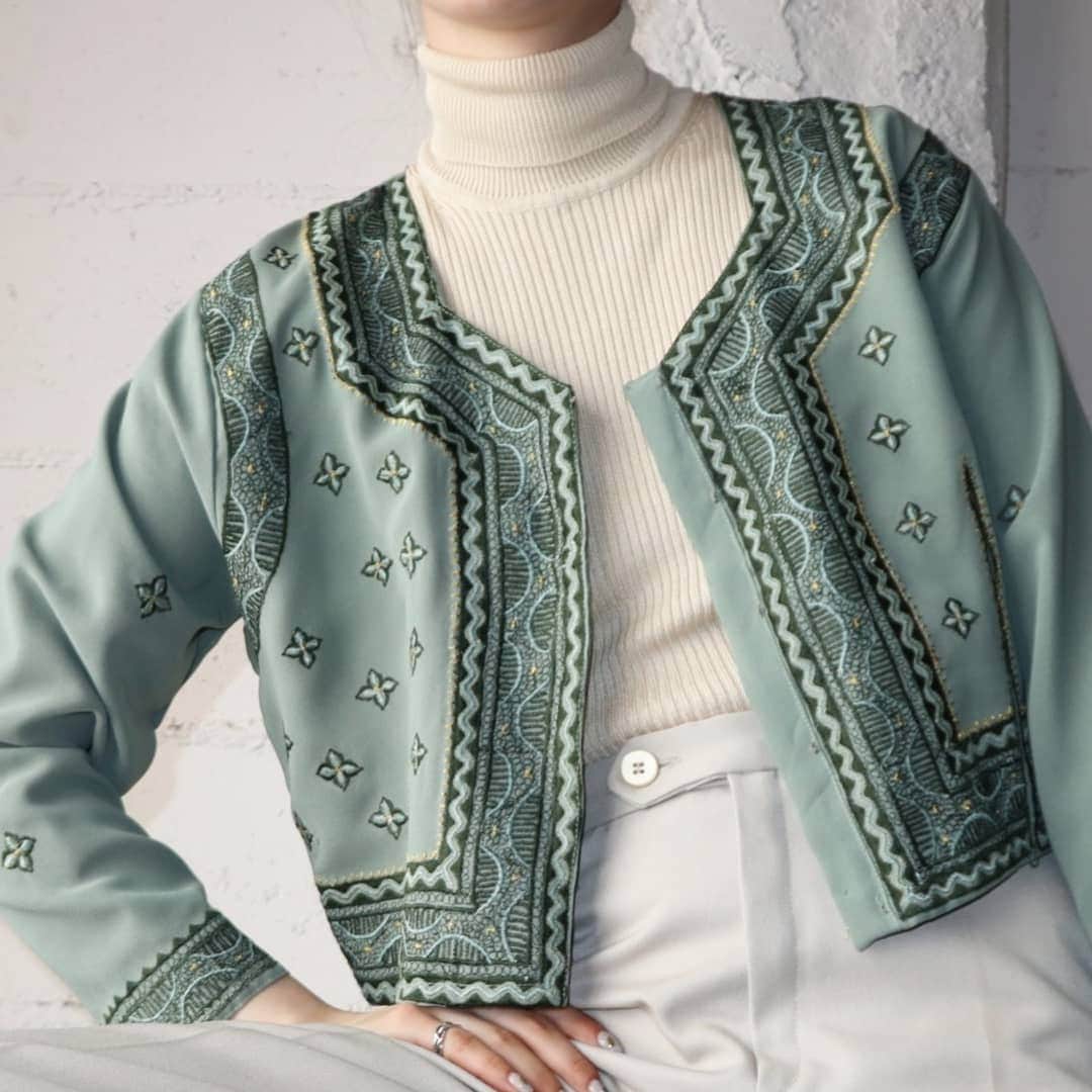 吉祥寺 古着屋 Orfeoのインスタグラム：「Embroidery Short Jacket  #orfeo #kichijoji #tokyo #vintage #used #fashion #coordinate #outfit #オルフェオ #吉祥寺 #東京 #古着 #古着屋 #ヴィンテージ #ユーズド #ファッション #コーディネート  掲載商品のお問い合わせはメールにて承っております。コメント、DMでのお問い合わせは受け付けておりませんのでご了承ください。」
