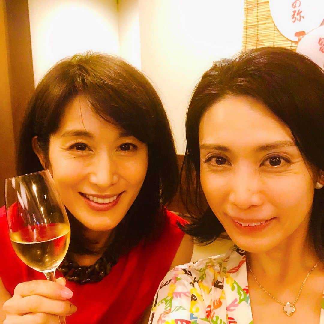 松川浩子さんのインスタグラム写真 - (松川浩子Instagram)「後輩の西村麻子アナ といいつつほぼ同い年 私の心友です。  仕事のことも 母親としても 姉妹の様に 聞いてくれて そして助言してくれる  ちなみに子育ては 男の子ママの先輩なので 男の子の育て方は いーっつも 教えてもらってます  いつも2人でたどり着くところは  夫に、 子供に、 親に 同僚に ママ友に 感謝せなあかんねって。  仕事をするママの悩みは それはそれで あるのです。  支えてくれる人達 みんなありがとう〜❤️ #ワーママ#働くママの悩み #男の子ママ#同僚#西村麻子アナ#特に母親ありがとう#子供達いつもいなくてごめんね#母ちゃん頑張って働くよ #この4月からは毎日のお弁当作りの悩みも共有」9月11日 18時10分 - hiroko_matsukawambs