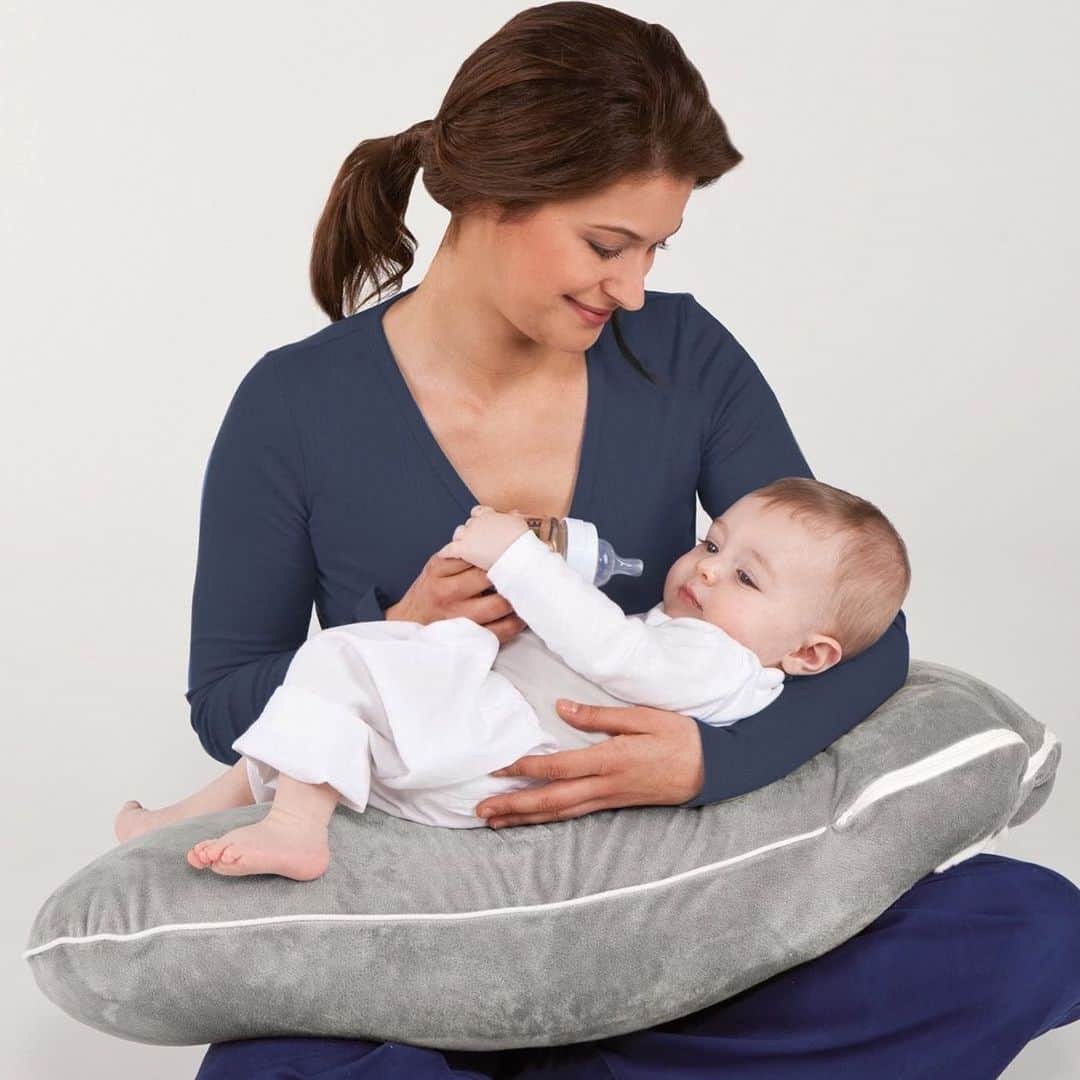 ボーネルンドさんのインスタグラム写真 - (ボーネルンドInstagram)「【産前から産後までサポートするリラックスクッション】 ・ 新米ママは授乳時間も長くかかりがち。 ・ お米の袋と同じ5kgくらいになる赤ちゃんをサポートなしで授乳するのは、ママの体にとっても大きな負担です。 ・ マルチリラックスでサポートすることで、ツラく感じがちな授乳タイムが赤ちゃんとのかけがえのない楽しい時間に変わります。 ・ ・ ・ ★ <赤ちゃんとの暮らしの必需品> マルチリラックス 各色 ¥12,000＋税 ・ ・ ・ → 商品は、プロフィールリンク→検索→マルチリラックス でご覧いただけます。 @bornelund」9月11日 12時53分 - bornelund