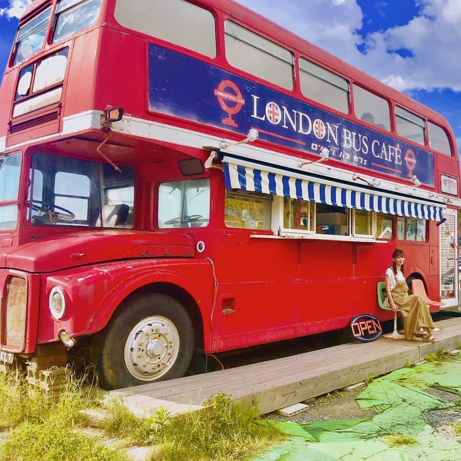中谷あすみさんのインスタグラム写真 - (中谷あすみInstagram)「#ロンドンバスカフェ 🚌 バスがカフェになっていて思わず寄り道してみました。 ジェラートの種類がたくさんあって柚子をチョイス🍨 糸島市はのどかで島みたいな雰囲気で好き。  #cafe#オシャレカフェ#ジェラート#アイスクリーム#ロンドンバス#糸島#福岡#beach#海沿いカフェ#旅」9月11日 13時01分 - asumi_naa