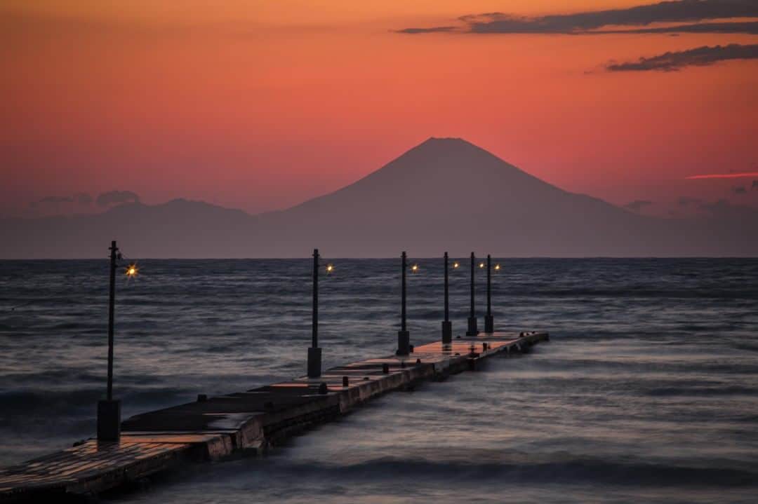 Canon Asiaさんのインスタグラム写真 - (Canon AsiaInstagram)「“This is a photo taken from the pier in Chiba, where I was able to photograph the symbol of Japan, Mount Fuji. This is a scene that can only be taken under limited conditions.” . Rediscover places by visiting them at different times of the day. You may find that they offer very different sights and scenes like how @tetsuyasato11100825 was only able to get this shot as the sun set behind the mountain . 📷 Image by @tetsuyasato11100825 shot using the Canon EOS 6D | Canon EF 70-200mm f/4L IS USM | f/32 | 2s | ISO 100 | 200mm  Want your photos to be featured too? Tag them with #canonasia or submit them on My Canon Story, link in bio!  #canonasia #photography #sunset #mountfuji #chiba #chibaprefecture #japan」9月11日 13時15分 - canonasia
