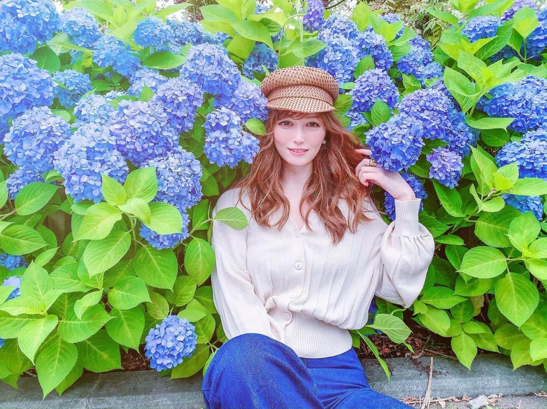 のインスタグラム：「a photo in June 🌸🌼 🌸🌼 #japan #sunshine #odaiba #hydrangea #flower #milaowen #tokyo #紫陽花 #お台場 #写真 #インスタ映え #beautiful #flowers #lackofcolor  #japanese #season #picture  #photooftheday #wonderful_places #snapshot #outdoors #amazing #light #lifestyle #view #picoftheday #花 #花のある暮らし #code #cap」