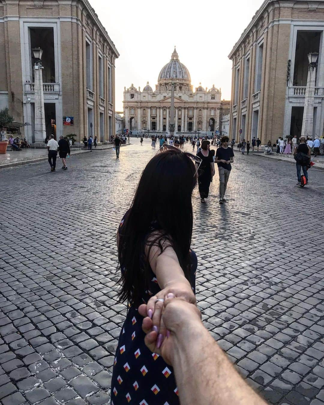 ニキータ・ボチュコフのインスタグラム：「Follow me  #followme #vatican #italy #travel」