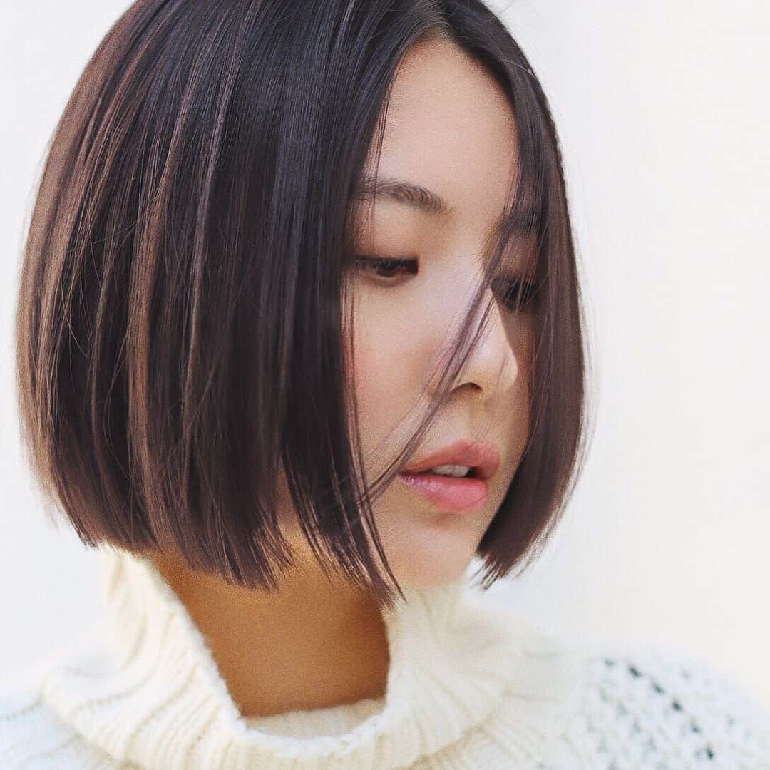 渡部幸也のインスタグラム：「台風🌬が過ぎたと思えば、昨日に引き続き今日も本当に暑いです🥵 熱中症に気をつけて、今週も乗り切りましょう🙆‍♂️ そして今週は16日の祝日の月曜日までサロンに出勤しています✂︎ その後ですと17日18日がサロンの定休日と外部で終日ヘアメイク業が入ってますので、19日の木曜日から通常通りのサロン出勤になります。 まだまだ暑い日が続きますが、ヘアスタイルは秋冬に向けてのオーダーも増えています✨ 皆さまからのご予約、お待ちしています😊 よろしくお願いします🙇  ワタベ  #ヘアスタイル #ヘア #髪型 #ヘアカタログ #ヘアセット #ヘアアレンジ #パーマ #カラー #ヘアカラー #ストレートヘア #恵比寿美容院 #代官山美容室 #代官山美容院 #美容学生 #サロン #中目黒美容室 #中目黒美容院 #恵比寿美容室 #サロンモデル #中目黒ランチ #恵比寿ランチ #hpb_hair #中目黒 #代官山 #恵比寿 #渋谷 #ar_magazine #murua #emoda #americanvintage」