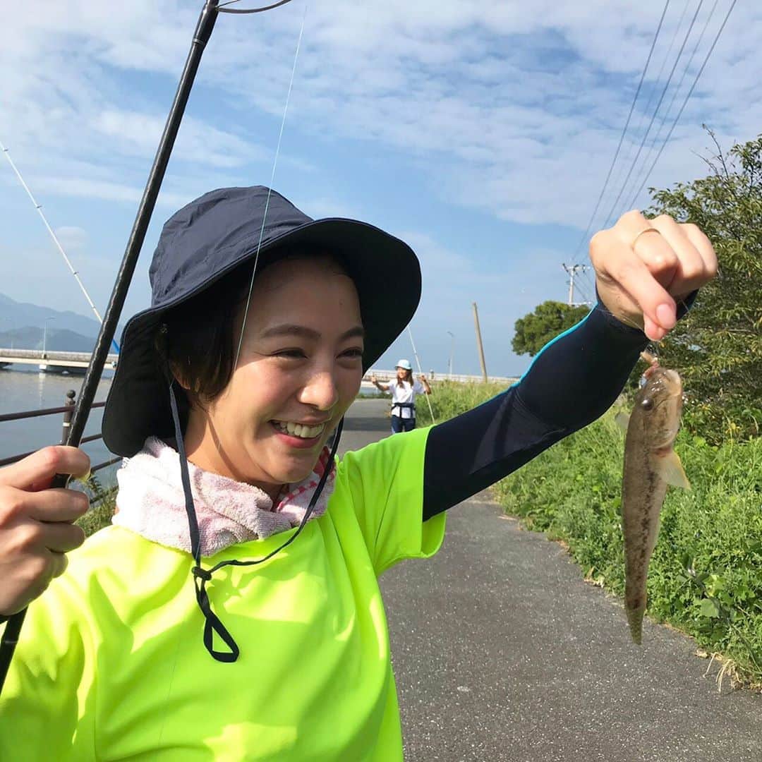 矢野由希子のインスタグラム：「はじめてハゼ釣りしたよ。 ハゼの顔ってかわいいね。  #ハゼ #ハゼ釣り #ゴカイというやつに慣れてきた今日この頃 #釣りるれろ」