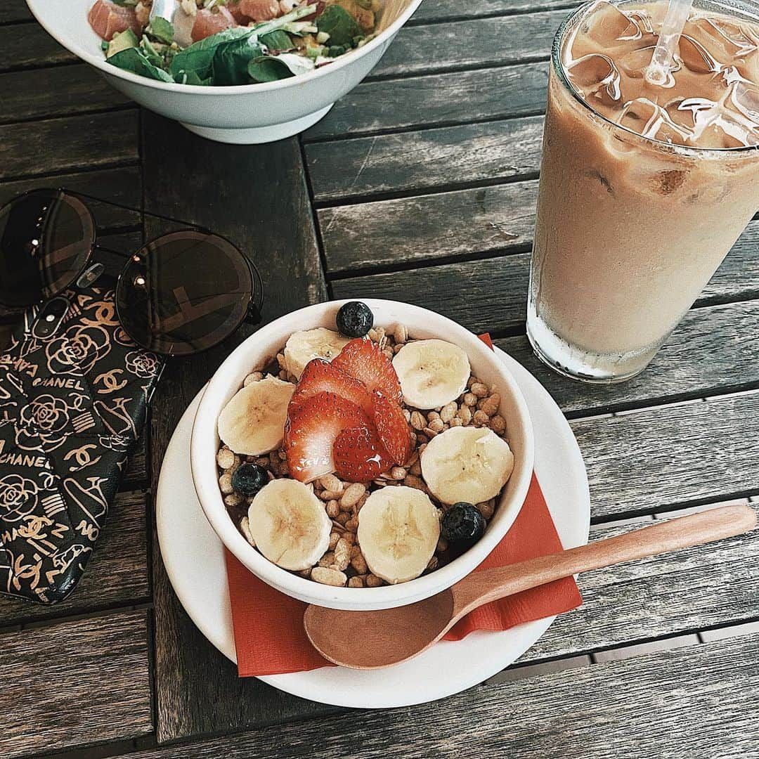 小原優花さんのインスタグラム写真 - (小原優花Instagram)「ミーティングの間に代官山のALOHA TABLEでランチ🌺 いいお天気なのでテラス席☺️💞 ・ アサイーボウルおいし🥺♡」9月11日 14時55分 - yunkoro519