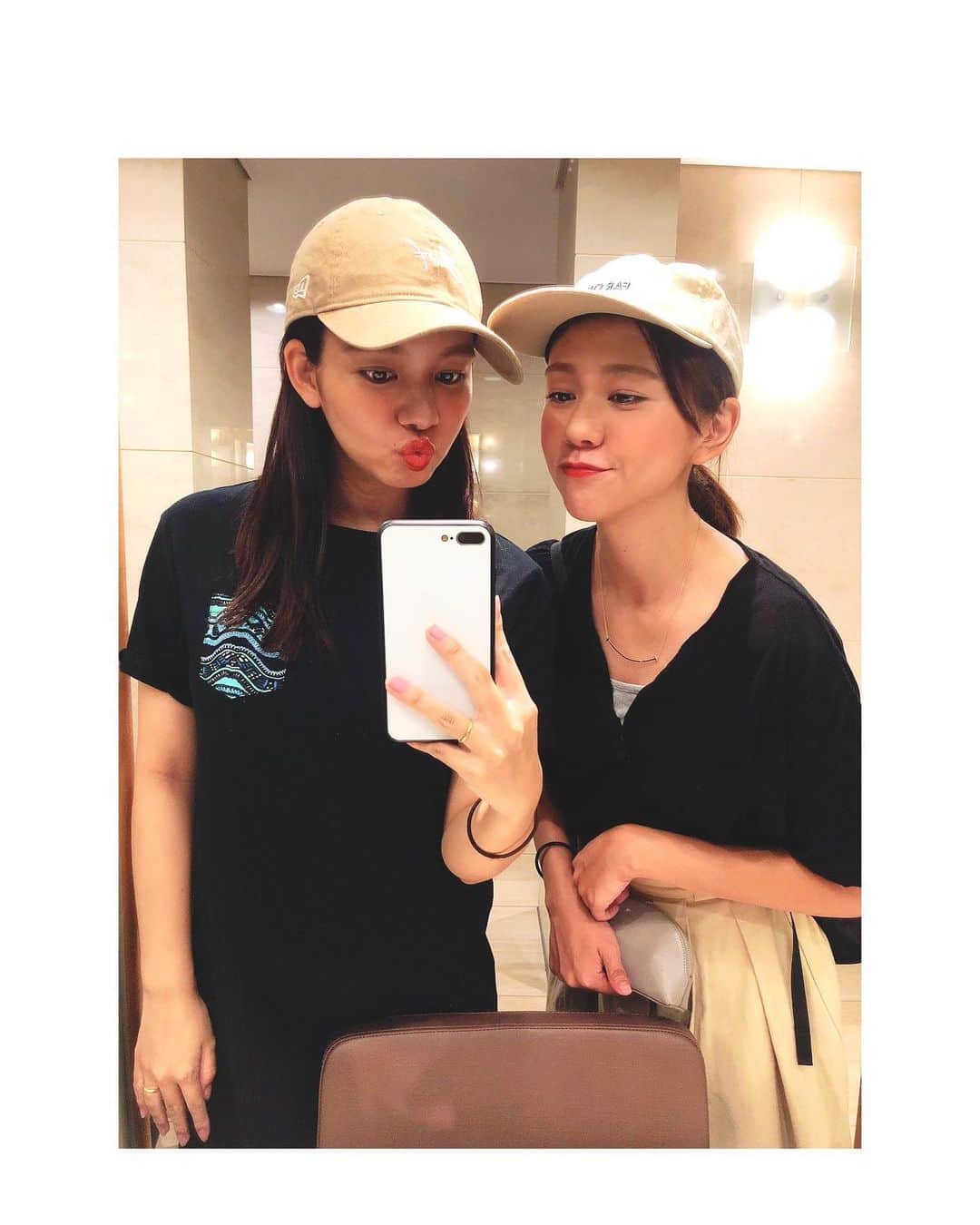 虎南有香のインスタグラム：「我が家にミキホ(@mikiho_niwa ) がお泊りに来てくれたよ❤️ 改めてご懐妊おめでとう😭㊗️🎉 ミキホの体調も心配だったけど、とっても元気そうで安心しました✨ そして今この瞬間も親友のお腹の中で頑張って成長しているんだなと思うと感動だった🥺💗本当に神秘的…👶✨ ベビちゃんと会えるの楽しみ過ぎるなぁ🤤💓」