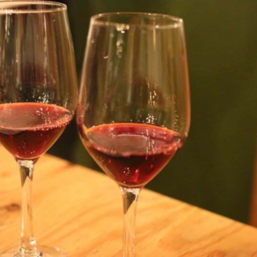 ビアージョ新宿のインスタグラム：「こんにちは、新宿西口のイタリアン＆ワインバル「ビアージョ」です。 ブログ更新しました！ 「汗をかいたあとは、赤ワインがおすすめです」 是非ご来店お待ちしております。 ▼詳しくはこちら▼ https://viagio-shinjuku.com/  #ビアージョ#新宿#イタリアン#バル#居酒屋#送別会#二次会」