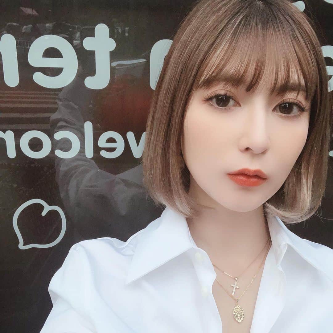 仲村美香さんのインスタグラム写真 仲村美香instagram この日もこの間載せた Celvokeの9番リップ テラコッタカラー可愛い かなり気に入ってるーーー そして 新しい髪型 ストレートアイロンで毛先丸めるだけだから めちゃめちゃ楽 なんか左だけ