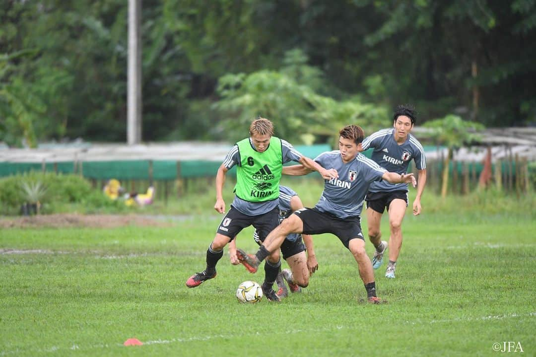 FC東京オフィシャルグッズさんのインスタグラム写真 - (FC東京オフィシャルグッズInstagram)「👏 🔵SAMURAI BLUE🔴 #永井謙佑 #橋本拳人 #SAMURAIBLUE  #日本代表 #JAPAN #サッカー #FC東京 #fctokyo  #tokyo」9月11日 15時37分 - fctokyoofficial