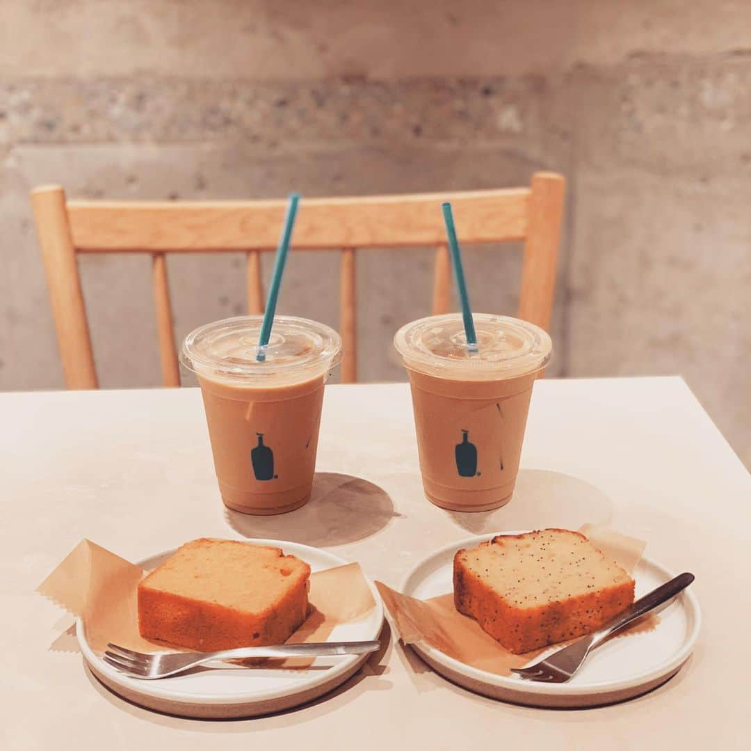 三ツ井裕美さんのインスタグラム写真 - (三ツ井裕美Instagram)「美味しいカフェラテ飲みたいねって言って、いまきちとBLUE BOTTLE COFFEEへ☕️ ・ ここのコーヒーの味も、店内の雰囲気もとっても好きです。 ・ 短時間でめっちゃ語ったw😆 ・ ・ #bluebottlecoffee  #coffeelatte」9月11日 16時07分 - hiromi__km