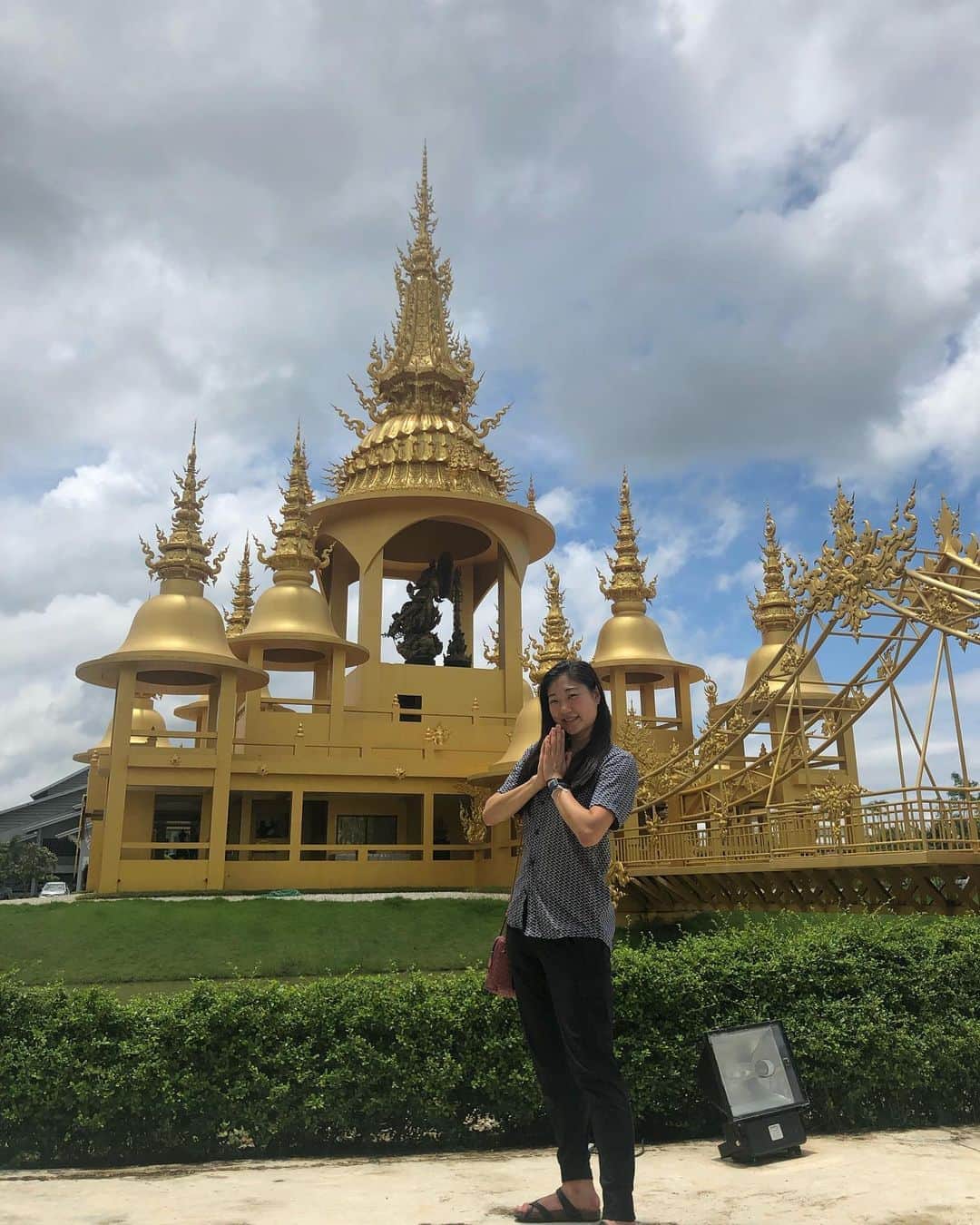 長洲未来さんのインスタグラム写真 - (長洲未来Instagram)「Sorry I’ve been MIA, was busy visiting all the temples in Thailand so that all my prayers and wishes will be heard.  #thailand #templetour #changrai #changmai」9月12日 2時02分 - mirainagasu