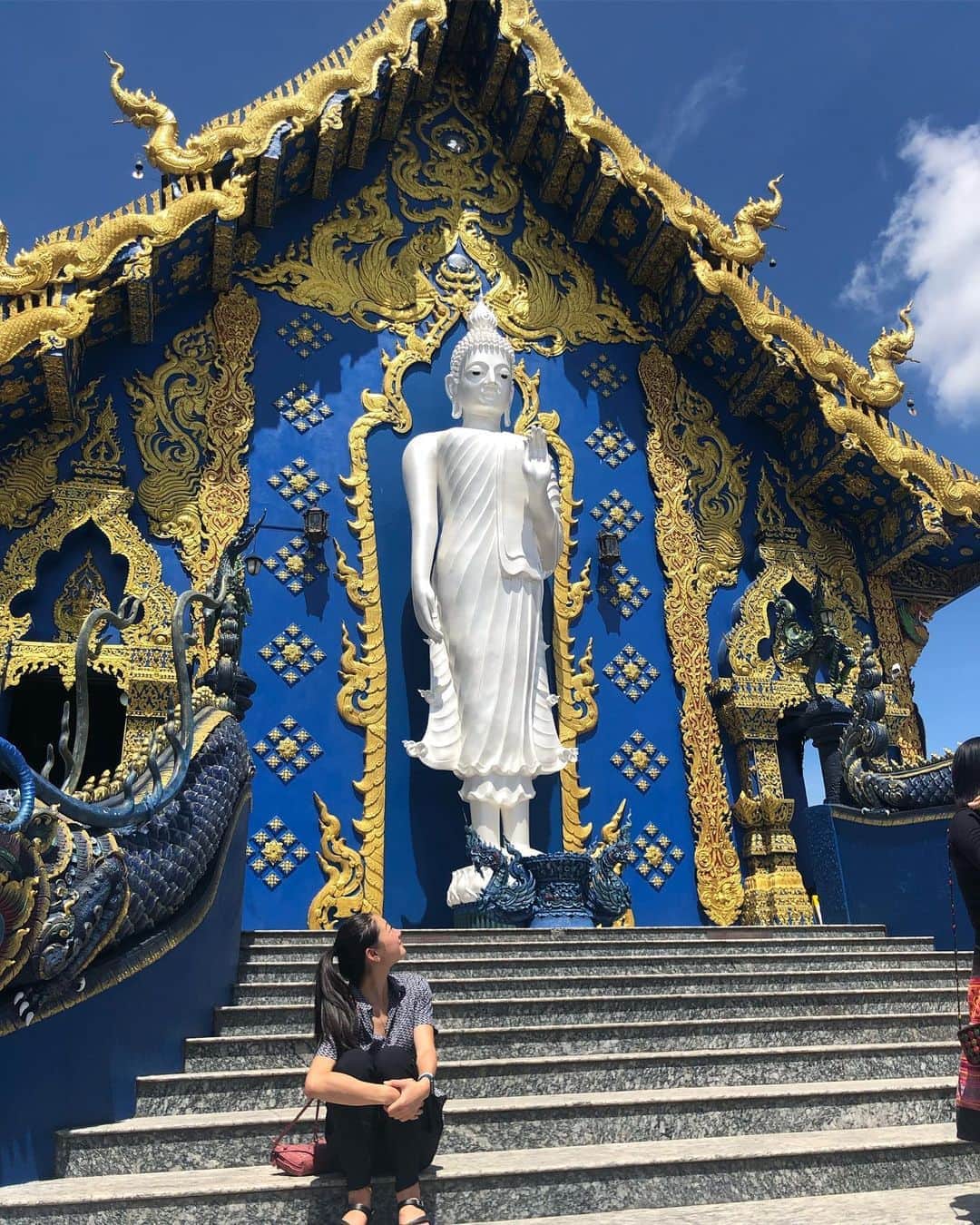 のインスタグラム：「Sorry I’ve been MIA, was busy visiting all the temples in Thailand so that all my prayers and wishes will be heard.  #thailand #templetour #changrai #changmai」