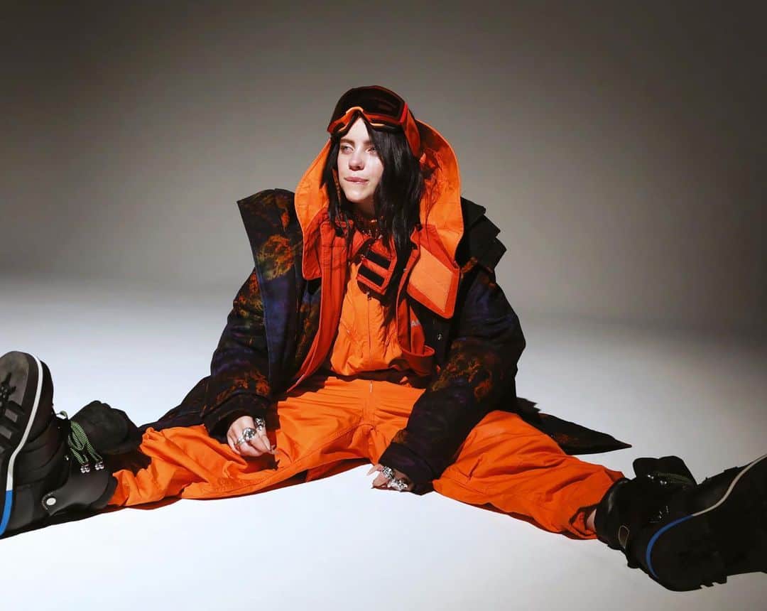 のインスタグラム：「@billieeilish is a whole mood in this #Dsquared2 #D2FallWinter19 combo. Edit by @yohoboy #D2Editorials Photographer: @lushaalic Stylist: @maleeka.moss Fashion Director: @vickycheung___ Set Designer: @guapo.world Makeup: Elena Miglino Hair: Korey FitzPatrick Producer: Cezar」