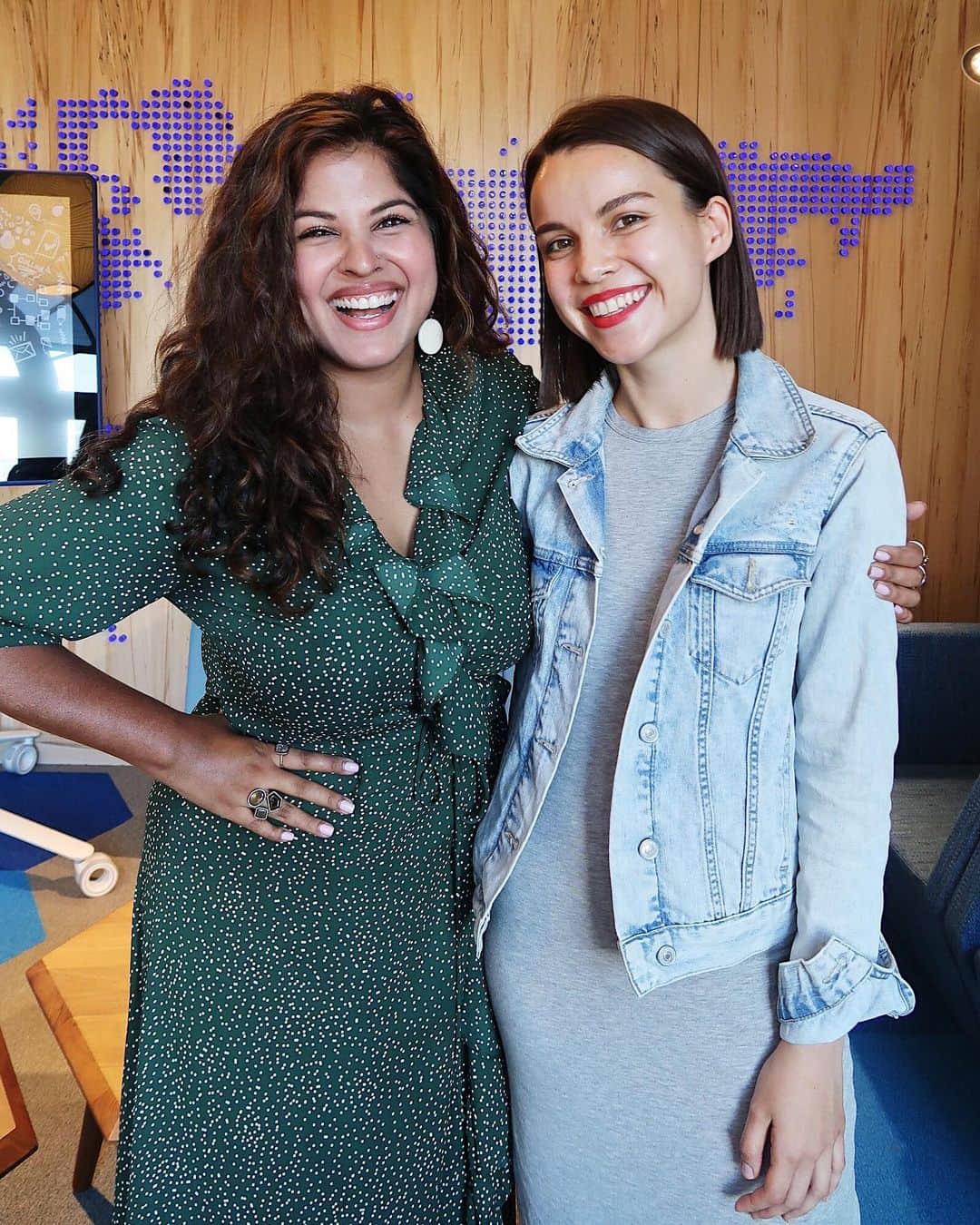 のインスタグラム：「I’m BURSTING with happiness because a new @onesteppodcast episode is up with @nitikachopra! Let me tell you, this woman is a ✨radiant✨ powerhouse and she’s sharing her thoughts on self-love, living with a chronic illness, and SO much more in today’s conversation! Plus, her voice is literally the equivalent of a weighted anxiety blanket and is the most comforting thing in the world!! Follow @onesteppodcast and click the link in the bio to listen! ❤️」
