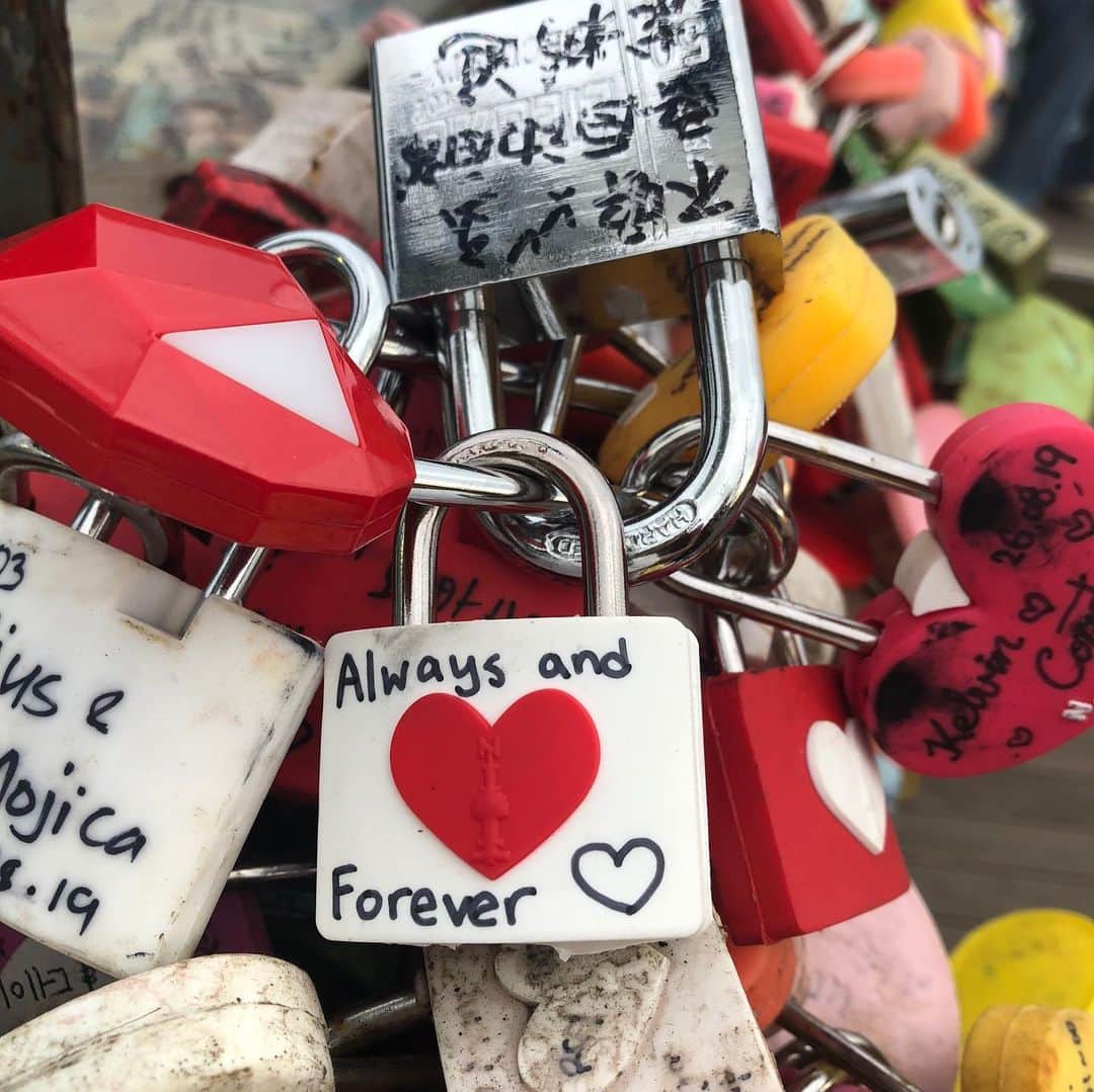 ジャネル・パリッシュさんのインスタグラム写真 - (ジャネル・パリッシュInstagram)「Left a piece of our hearts in Seoul. Always and forever, sisters.」9月12日 2時49分 - janelparrish