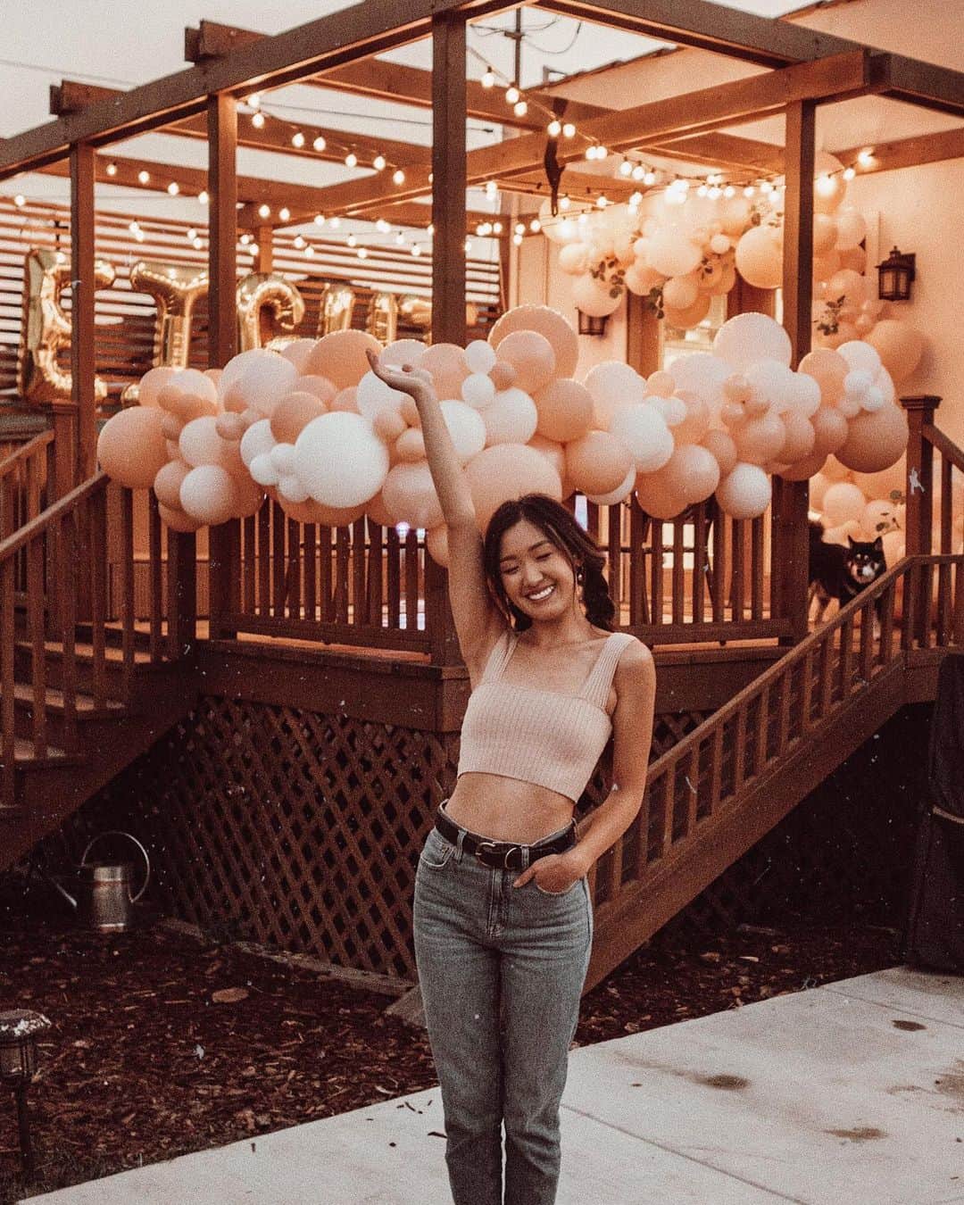 W E Y L I Eのインスタグラム：「The sweetest surprise for our 8 year anniversary, right in our backyard! 🎈Thanks babe @wahfied」