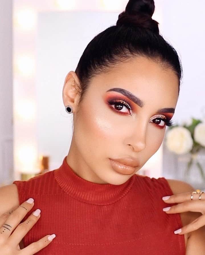 Too Facedさんのインスタグラム写真 - (Too FacedInstagram)「When shimmer meets GLOW ✨ @sananas2106 masters her glam with our Crystal Whips Eye Shadow in shade Pop The Bubbly! 😍 #regram #tfpeachesandcream #toofaced」9月12日 3時01分 - toofaced