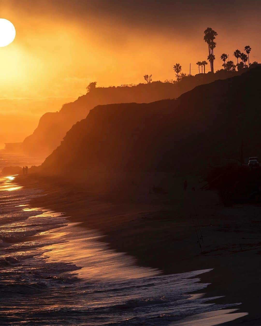 NikonUSAさんのインスタグラム写真 - (NikonUSAInstagram)「Incredible #NikonNoFilter sunset from photographer @jaxsonpohlmanphotography taken in Malibu, CA: “Most vibrant sunset of my liiife! 🌞” 📸: #D850 and AF-S #NIKKOR 70-200mm f/2.8G ED VR II lens #naturephotography #landscapephotography #travelphotography #beach #sunset #malibu」9月12日 3時11分 - nikonusa