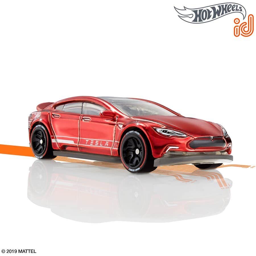 Hot Wheelsさんのインスタグラム写真 - (Hot WheelsInstagram)「The Tesla Model S #HotWheelsid is ready to take on the orange track on and offline ⚡」9月12日 3時08分 - hotwheelsofficial