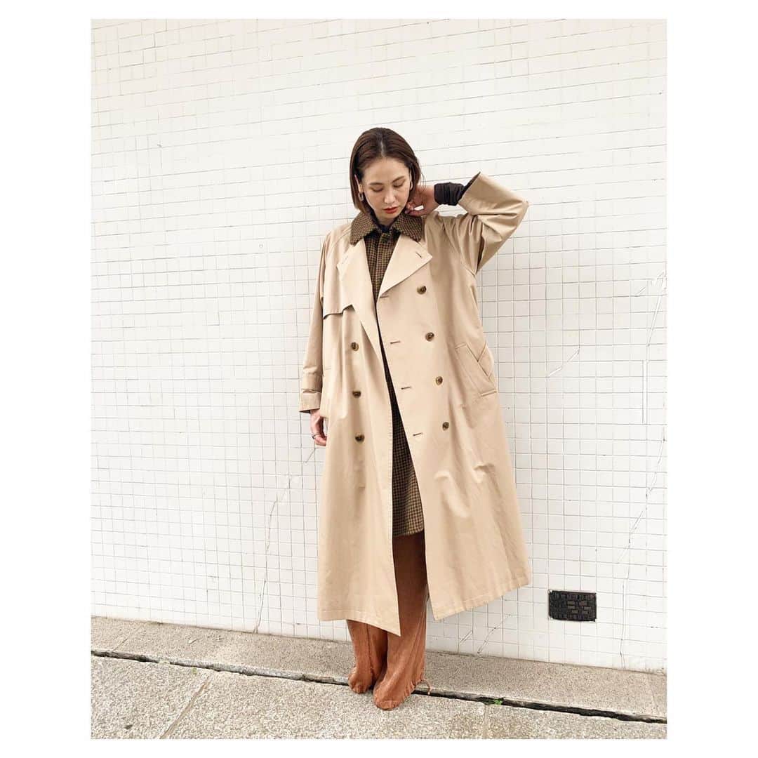 のインスタグラム：「Liner Trench Coat ライナーがベストタイプのトレンチコート 取り外しができるので、着回しを楽しんで頂けます。  明日9/12(thu) 14:00〜16:00にNEWoMan新宿のリミテッドストアにおりますので、是非、遊びにいらして下さいね‼︎お待ちしてますー  #aewenmatoph #イウエンマトフ #trenchcoat #newoman #limitedstore」