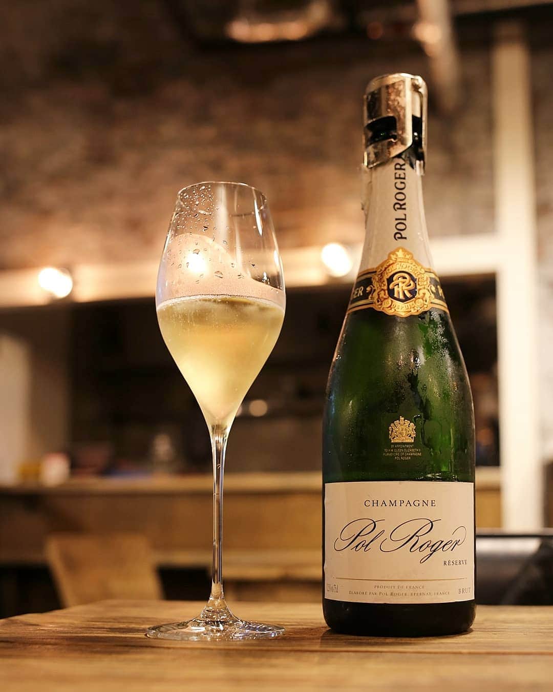 のインスタグラム：「三軒茶屋の夜🌃 美味しいポルロジェに ワインに日本酒 〆はグラッパ🍷🍶 お料理も贅沢な食材を使用したコース料理。生のポルチーニのリゾットがとっても美味しくて満たされました。  これまたお久しぶりなお二人と和やかに。とても楽しく過ごすことが出来ました☺️今度はあのお酒か…。いつもありがとうございます♥️ #トコトコサケメグリ #外飲み #ビストロジースリー #シャンパーニュ #ワイン #日本酒 #グラッパ #ビストロ #三軒茶屋 #東京グルメ #東京レストラン #酒好きな人と繋がりたい #美味しい #champagne #wine #japanesesake #cheers #bistro #tokyogourmet #tokyorestaurant #foodphotography #foodpic #delicious #yummy #igersjp」