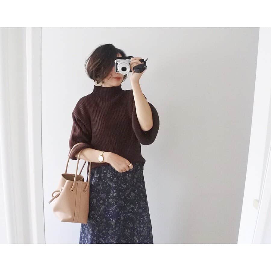 nanaさんのインスタグラム写真 - (nanaInstagram)「* ボリューム袖がかわいいtitivateのニット☺︎ ブラウンにしたよ☝︎♡ * * knit : @titivatejp #ボトルネックリブニットプルオーバー * * 髪の毛バッサリ✂︎ * * * #titivate #titivatestyle #ティティベイト」9月11日 18時37分 - nana7_photo