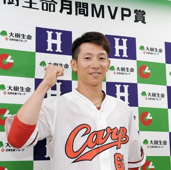 地方民のカープ女子のインスタグラム：「・ 龍馬くん月間MVP賞初受賞おめでとうございます*\(^o^)/* ・ 文句なしの受賞ですね😜💓 ・ 残りの試合でも活躍期待してます❣️ ・ #西川龍馬 #広島東洋カープ#広島カープ#カープ#carp」