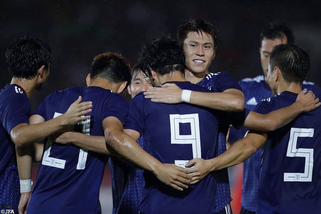 のインスタグラム：「#中島翔哉 選手と #南野拓実 選手のゴールで﻿ ミャンマー代表に勝利😁👍﻿ ﻿ FIFAワールドカップアジア予選 2次予選の初戦を勝利で飾りました💪💪✨ ﻿ ﻿ ﻿ #Ｊリーグ ﻿ #jleague﻿ ﻿ #jfa #daihyo ﻿ #japan #🇯🇵﻿ #日本代表 #smile ﻿ #イケメン #cool﻿ #samuraiblue﻿ ﻿ ﻿ #橋本拳人﻿ #権田修一 ﻿ #長友佑都﻿ #冨安健洋 ﻿ #酒井宏樹﻿ #吉田麻也﻿ #柴崎岳 ﻿ #堂安律 ﻿ #大迫勇也﻿ #鈴木武蔵﻿ #久保建英」